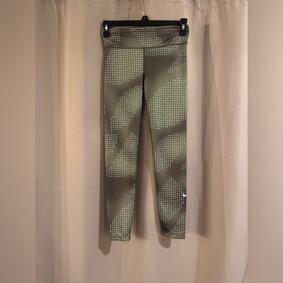Kids  Green  Nike Leggings - Picture 1 of 6